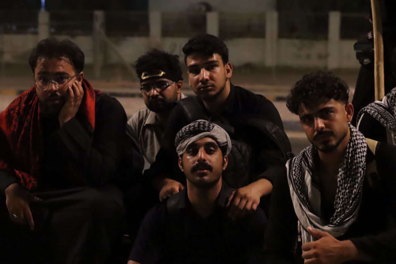 جمع دانشجویان کاروان در شب